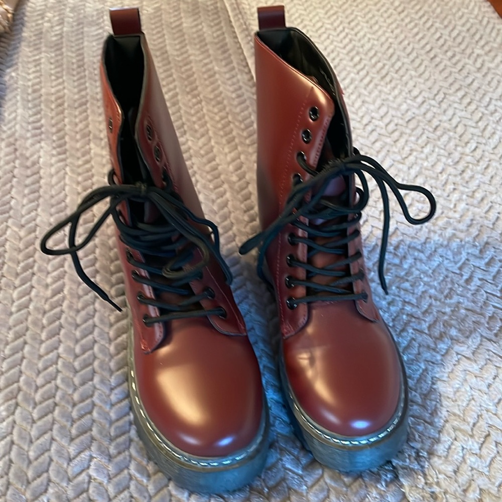 NWOT Unilady lace up combat boots, Size 5 1/2